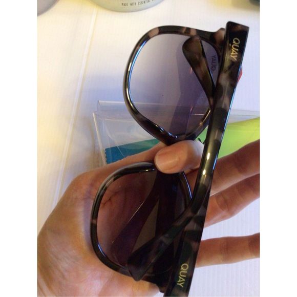 1 left! Host pick! 🌾RARE quay Its My Way tortoise large sunglasses - Picture 5 of 8